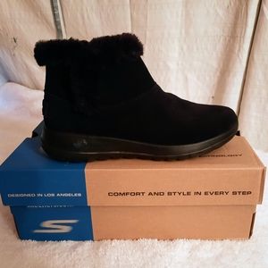 Sketchers On The Go Boots Size 8 Black